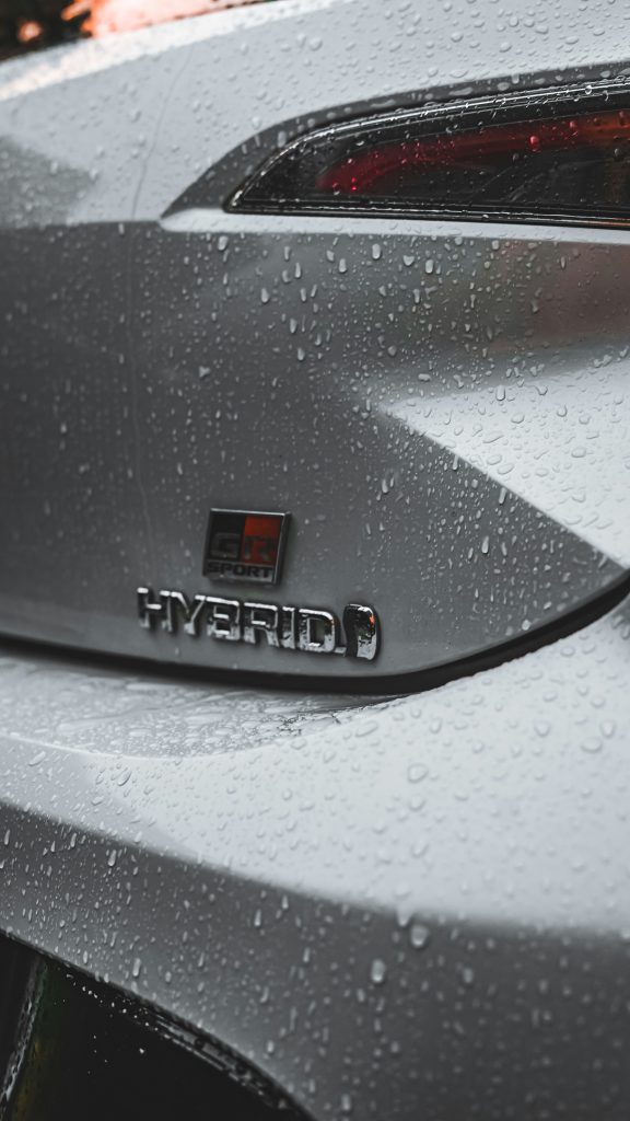 Executive Leadership in Hybrid Work to Inspire Teams and Drive Growth